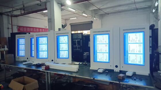 Signalisation numérique LCD extérieure de 85 65 55 43 pouces avec 2500Cd/m2 Lumière et angle de vision de 178°/178° Propulsé par un processeur quad-core Cortex-A17